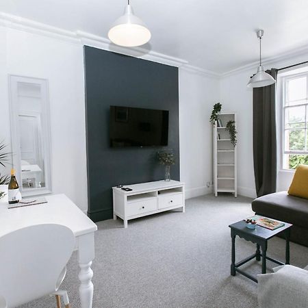 Spacious Apartment, Free Parking, Central Location Near To Uni, Hospital, Town 埃克塞特 外观 照片