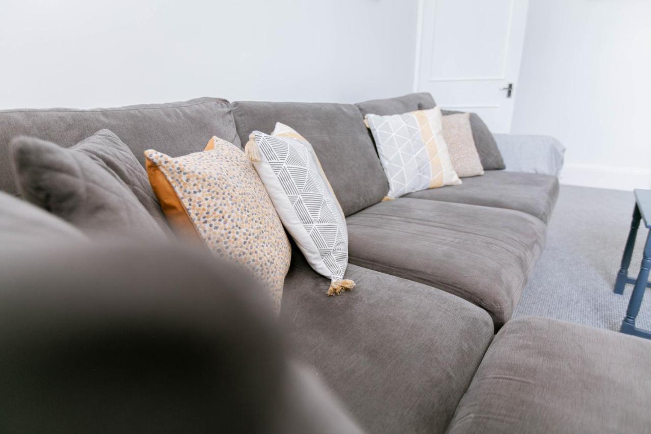 Spacious Apartment, Free Parking, Central Location Near To Uni, Hospital, Town 埃克塞特 外观 照片