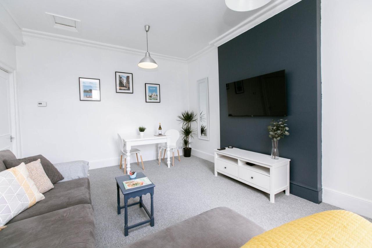 Spacious Apartment, Free Parking, Central Location Near To Uni, Hospital, Town 埃克塞特 外观 照片