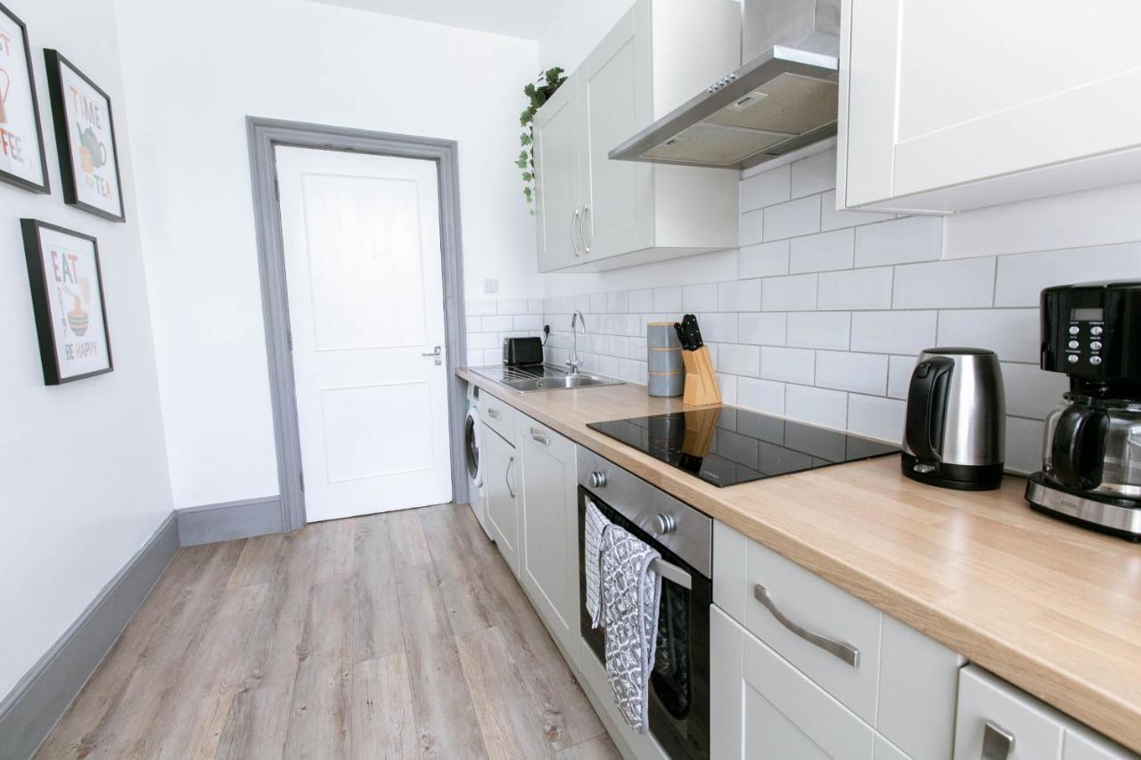 Spacious Apartment, Free Parking, Central Location Near To Uni, Hospital, Town 埃克塞特 外观 照片